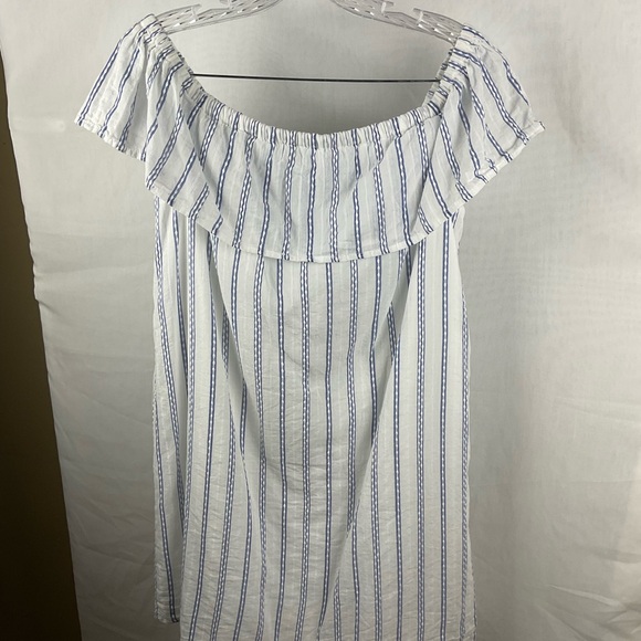 Off The Shoulder Dress - Picture 3 of 11